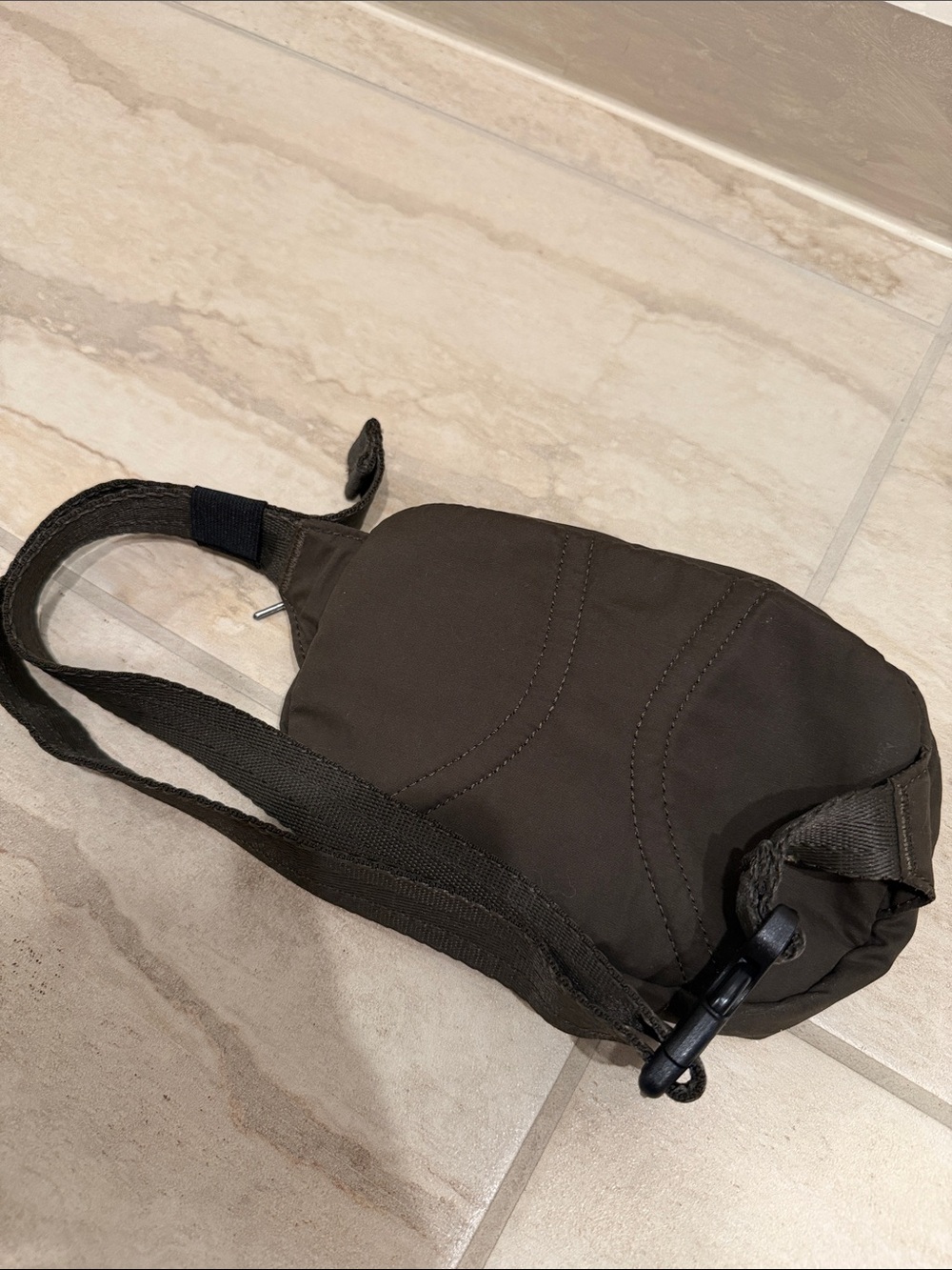 Vuori hip bag Waist Bag Fanny Pack with Zip Pockets - Picture 3 of 3